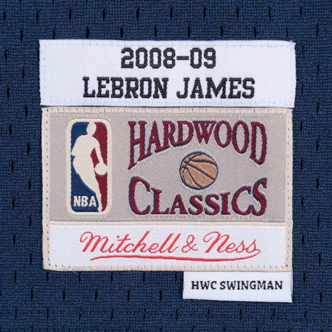 LeBron James Cleveland Cavaliers Mitchell & Ness Hardwood Classics Swingman Jersey - Navy