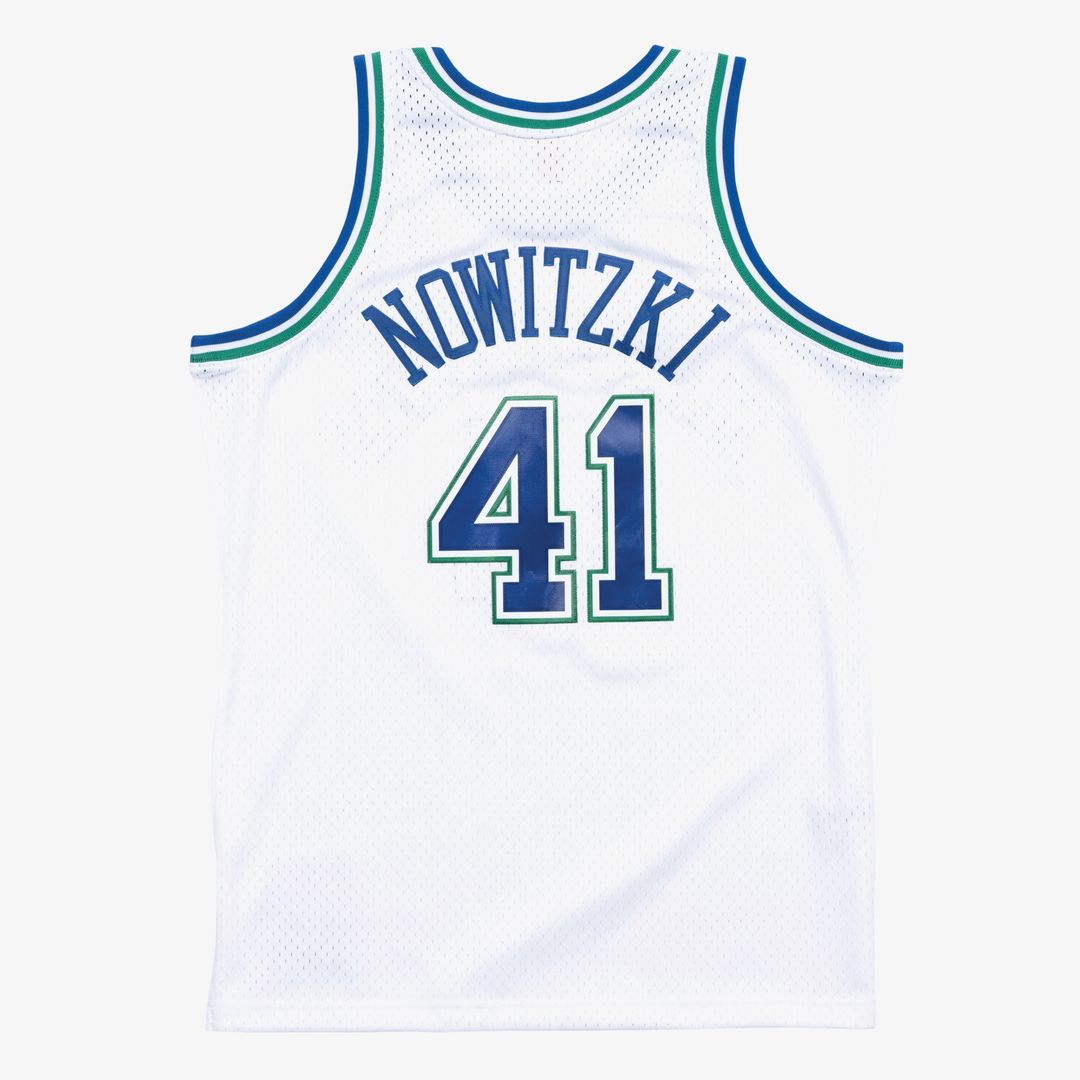 Dirk Nowitzki Dallas Mavericks Mitchell & Ness 1998 - 99 Hardwood Classics Swingman Jersey - White