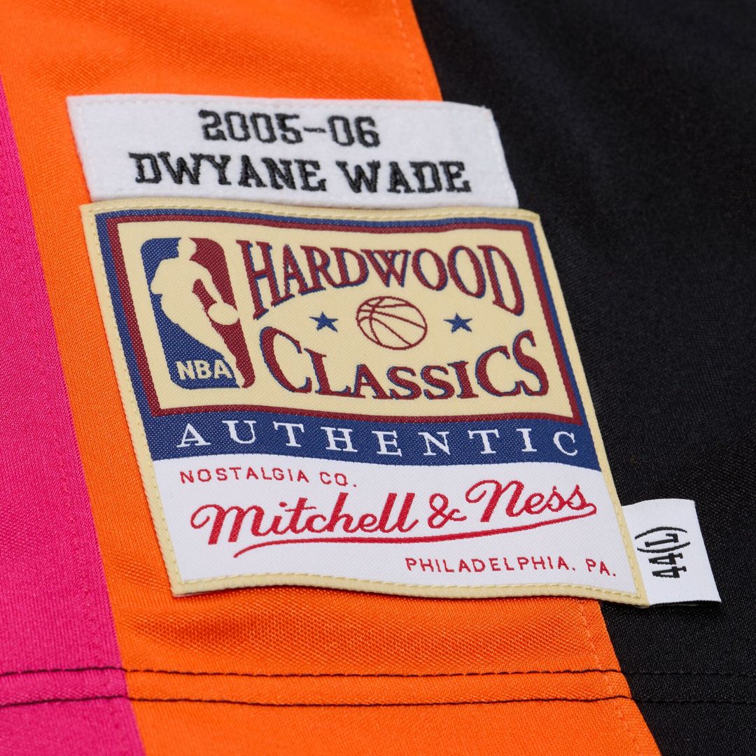Dwyane Wade Miami Heat Mitchell & Ness 2005 - 06 Hardwood Classics Authentic Jersey - Black