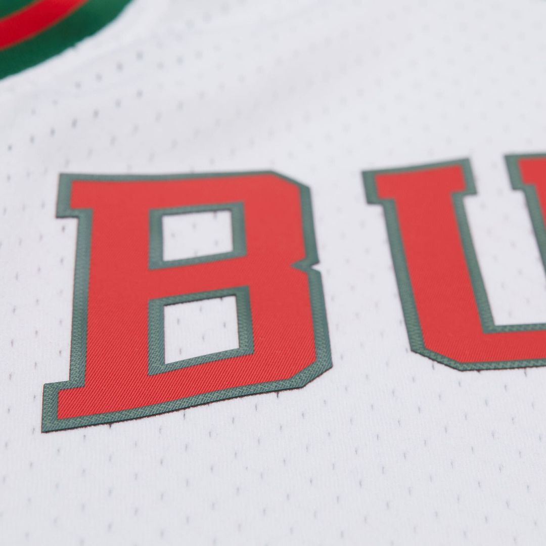 Oscar Robertson Milwaukee Bucks Mitchell & Ness Hardwood Classics Swingman Jersey - White